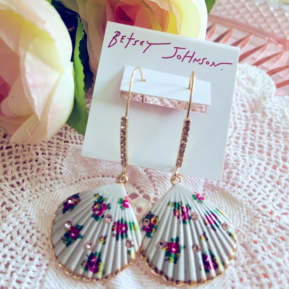 Betsy Johnson shell flower earrings!